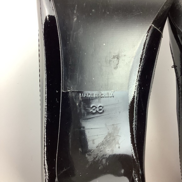 REISS TWO TONES BLACK PATENT AND NAVY PUMPS - Picture 11 of 11